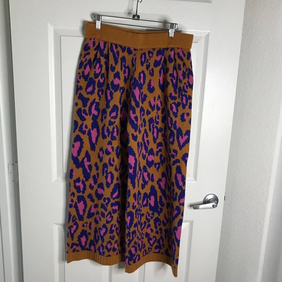 FARM Rio Pants - NWT Farm Rio Leopard Pop Caramel Cropped Sweater Pants Wool Blend ~ Size M